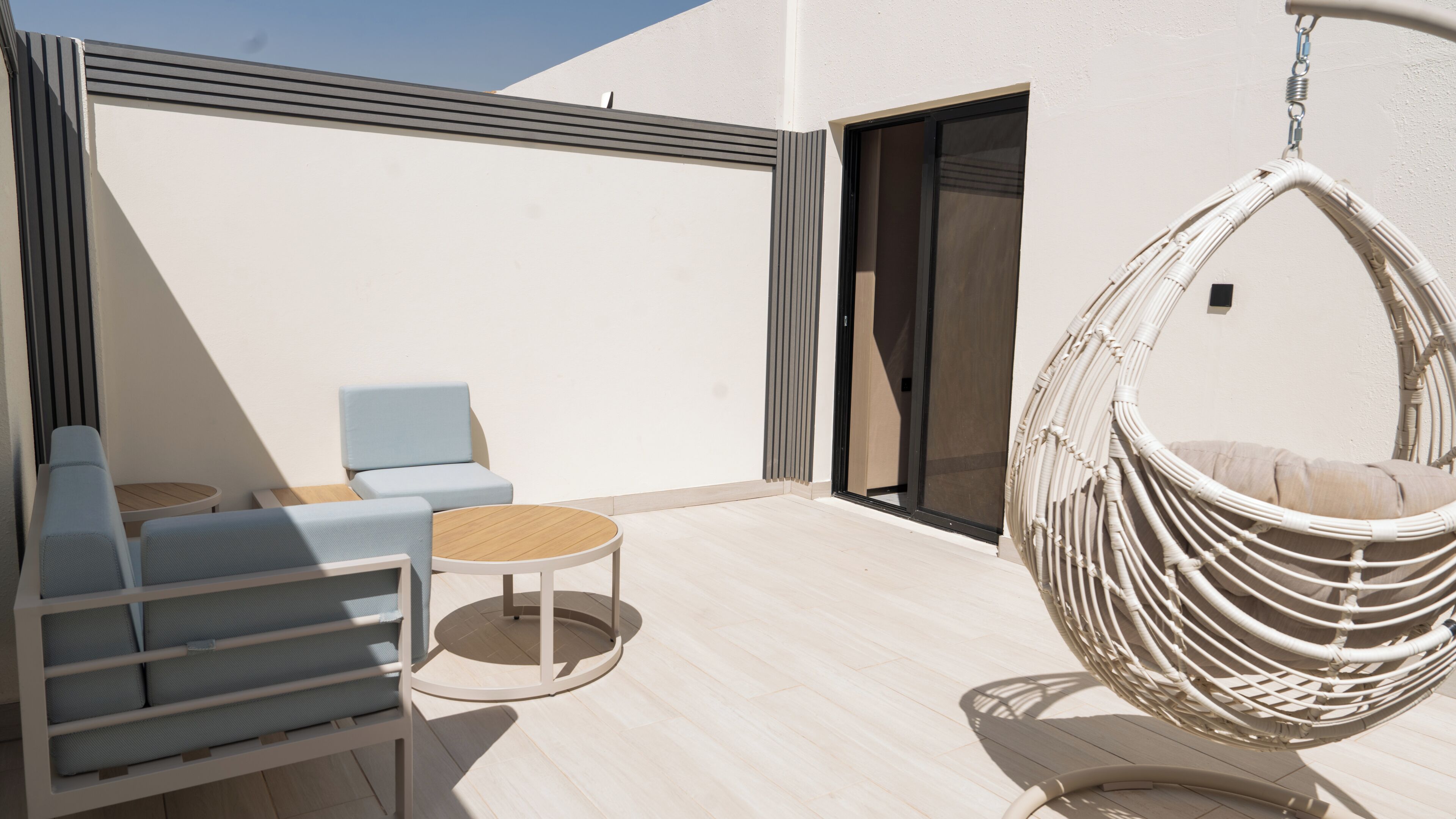 Deluxe Studio Suite, 1 King Bed | Terrace/patio