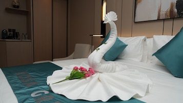 Deluxe Double or Twin Room | Minibar, in-room safe, individually decorated, individually furnished