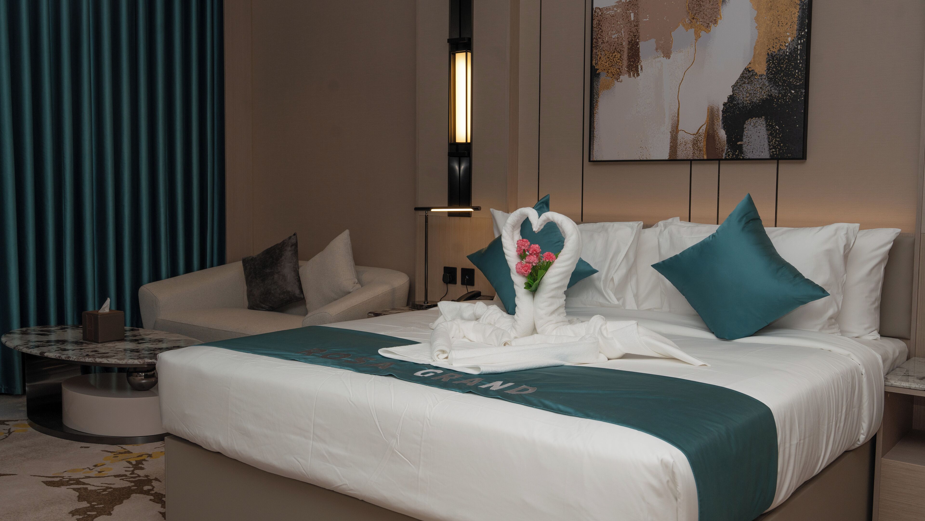 Minibar, in-room safe, individually decorated, individually furnished