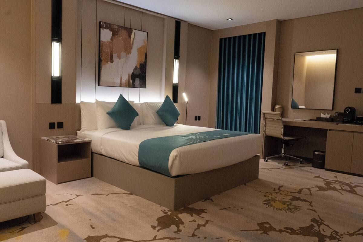 In-room safe, individually decorated, individually furnished, desk