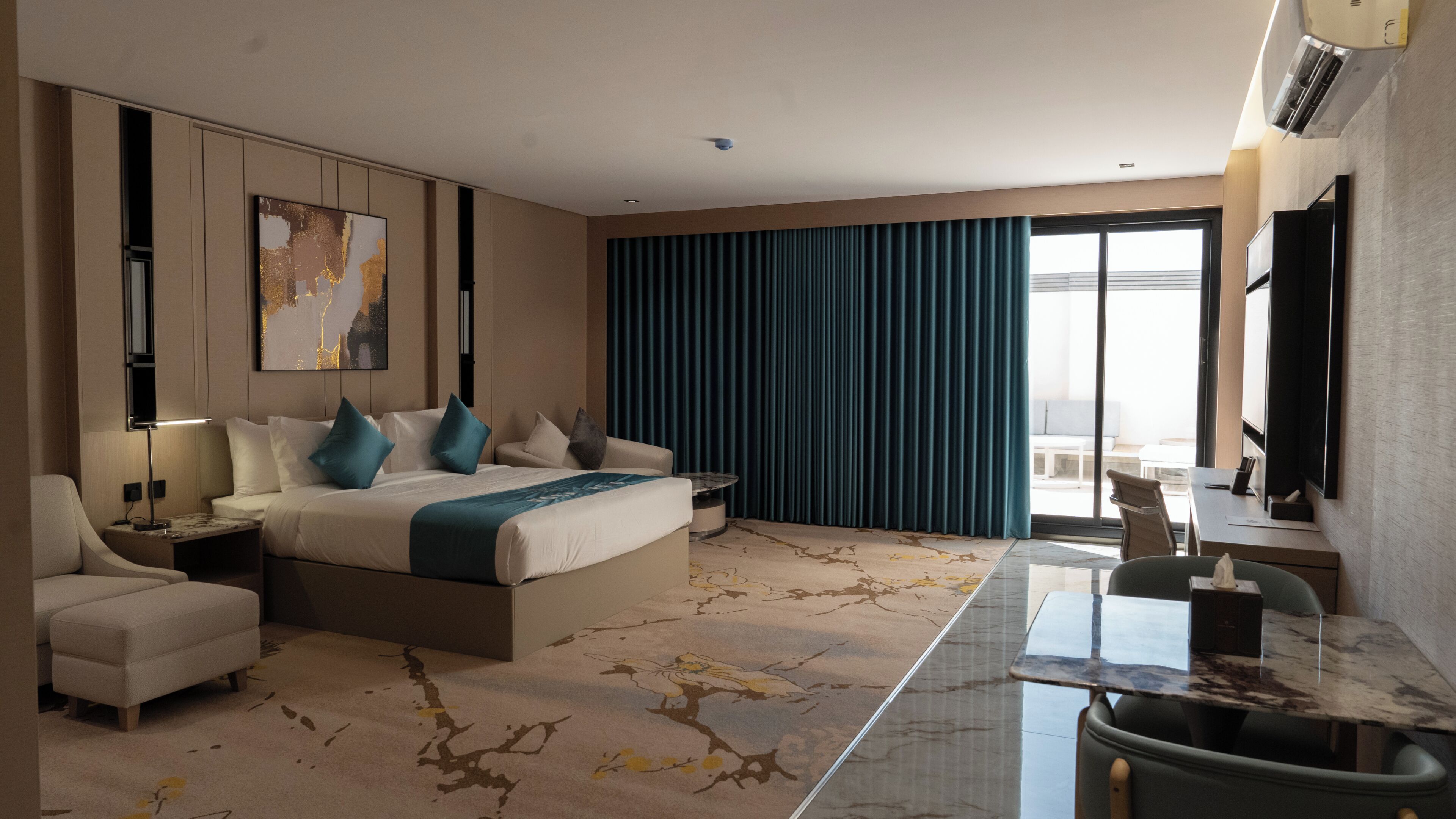 Deluxe Studio Suite, 1 King Bed | Living area | 55-inch Smart TV with satellite channels, offices