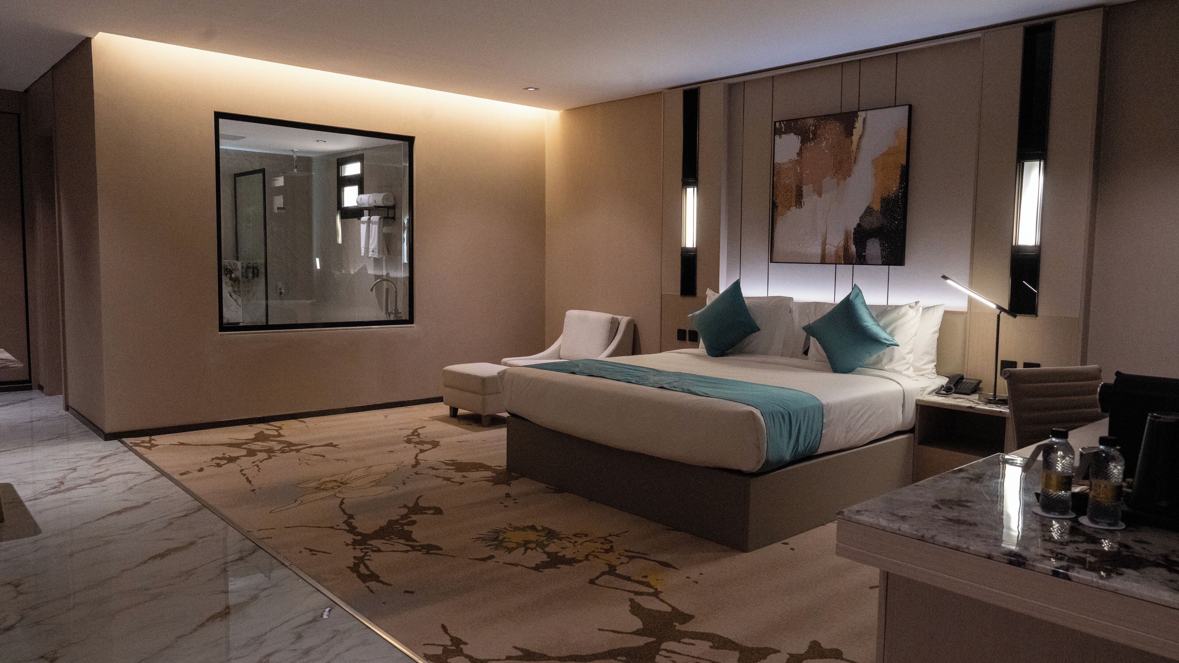 Minibar, in-room safe, individually decorated, individually furnished