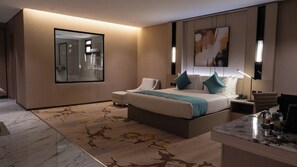 Minibar, safe på rommet, individuelt dekorert og individuelt innredet