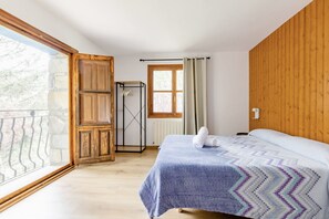 5 chambres, fer et planche à repasser, Wi-Fi, draps fournis