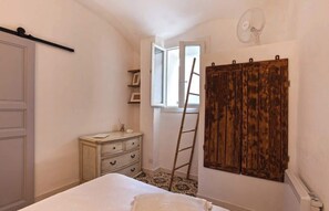 1 chambre, literie fournie