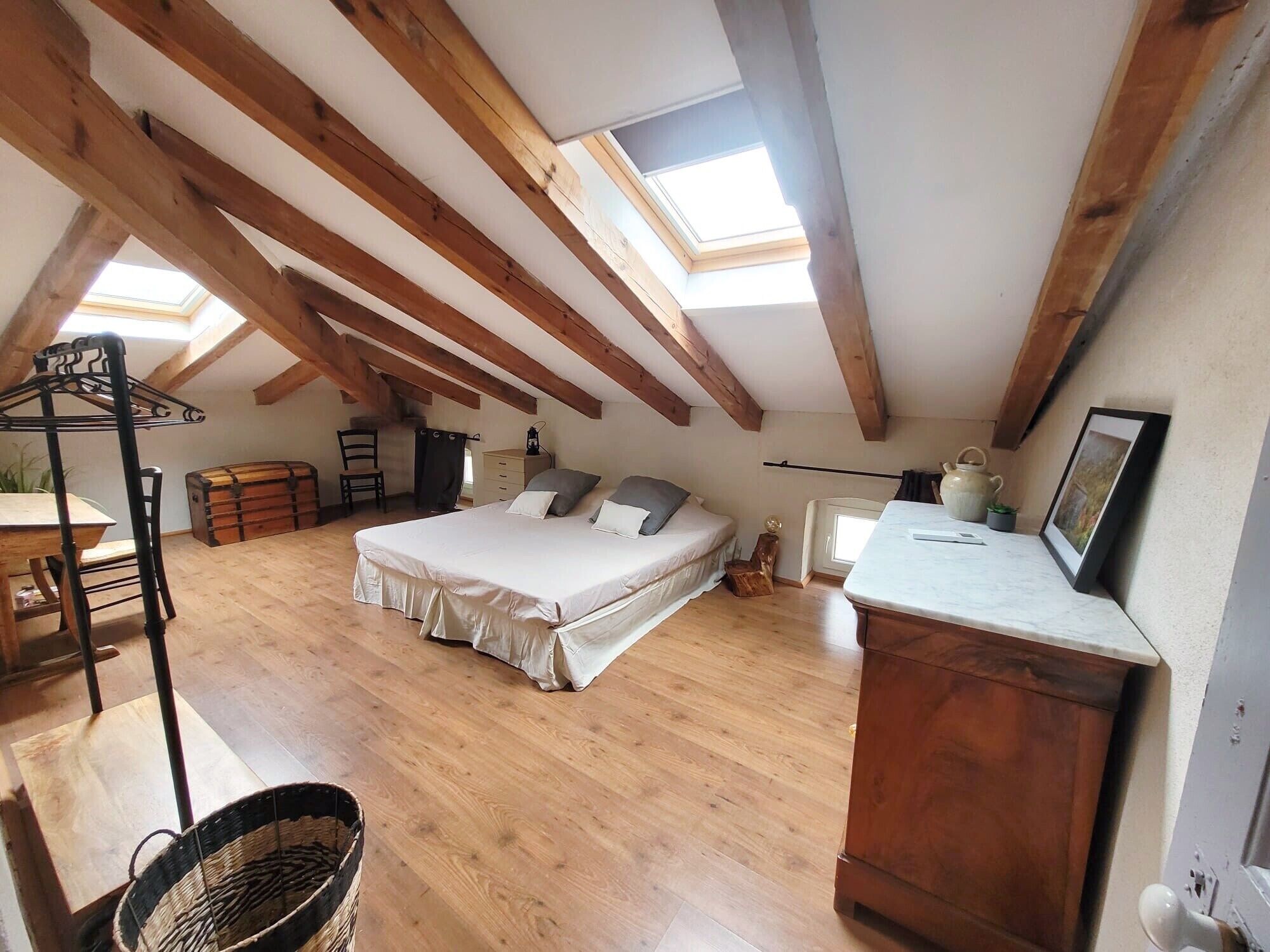 2 chambres, fer et planche à repasser, Wi-Fi, draps fournis