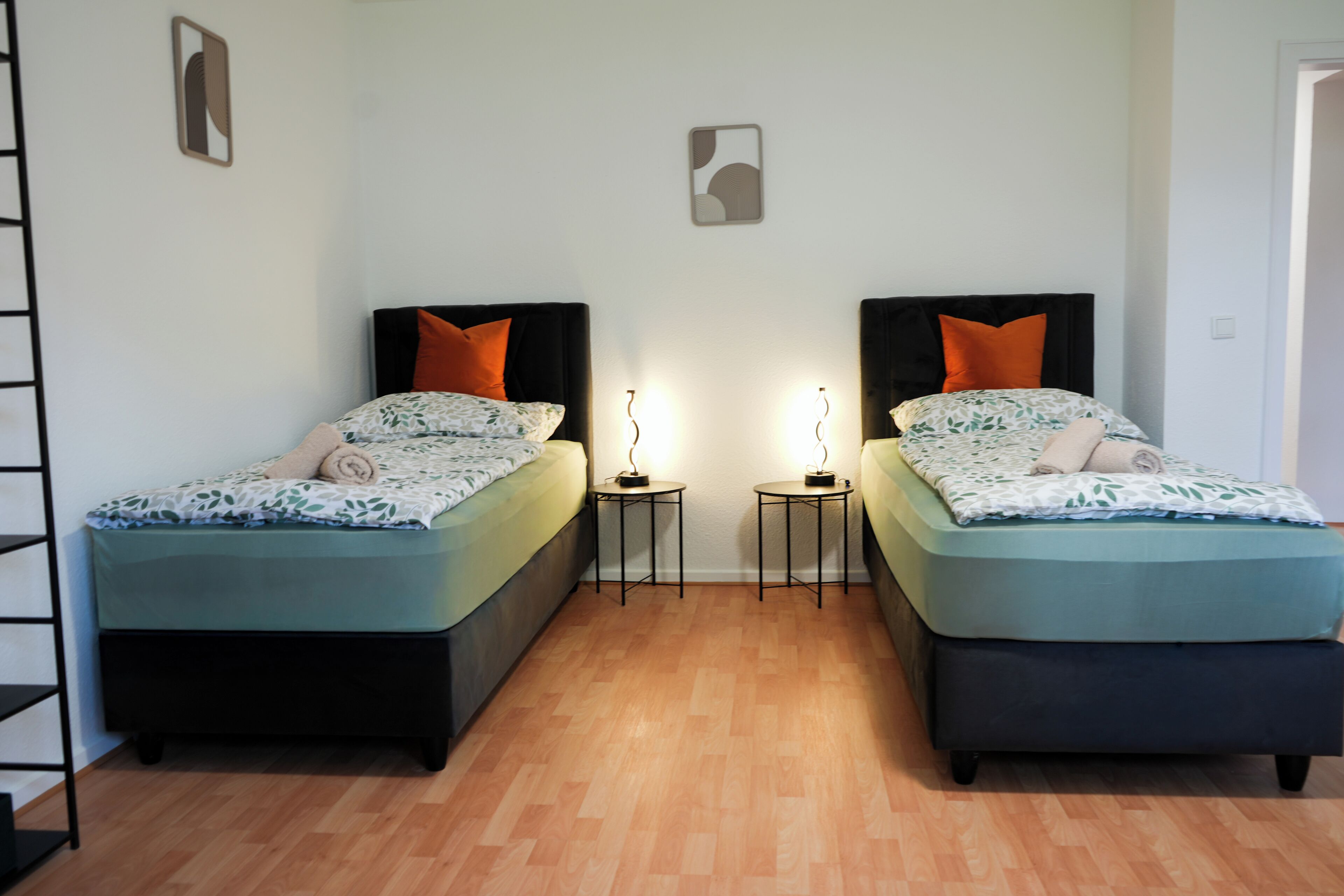 3 Schlafzimmer, Schreibtisch, Bügeleisen/Bügelbrett, Reisekinderbett
