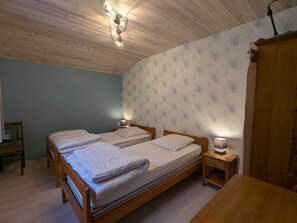 2 bedrooms, free WiFi - Cozy chalet in the Vosges - 2 independent apartments (Le Menil)