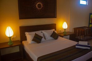 6 bedrooms, iron/ironing board, internet, bed sheets