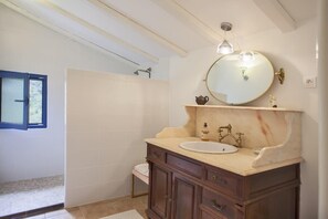 Shower, hair dryer, towels - Casa La Colombaia (Poggio-di-Nazza)