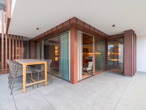 Outdoor dining - Modern Villa in Le Touquet - Terrace, Parking, Pet-Friendly (Le Touquet-Paris-Plage)