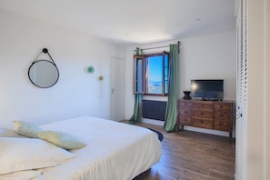 4 bedrooms, WiFi, bed sheets