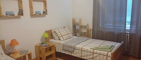 Tabla de planchar con plancha y wifi