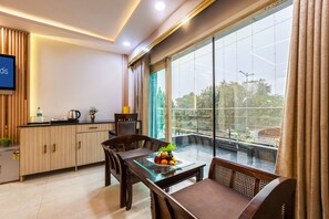 Deluxe kamer, uitzicht op de stad | Gratis wifi