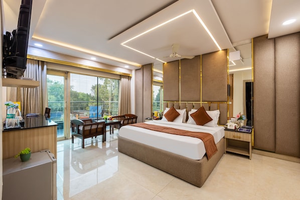 Deluxe Room, City View | Free WiFi - Hotel Downtown - East of kailash (New Delhi)