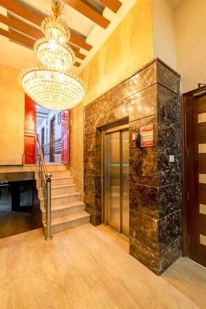 Elevator - Hotel Downtown - East of kailash (New Delhi)