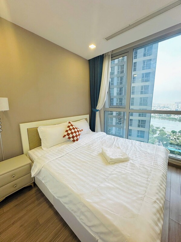 3 habitaciones, tabla de planchar con plancha, wifi y ropa de cama 