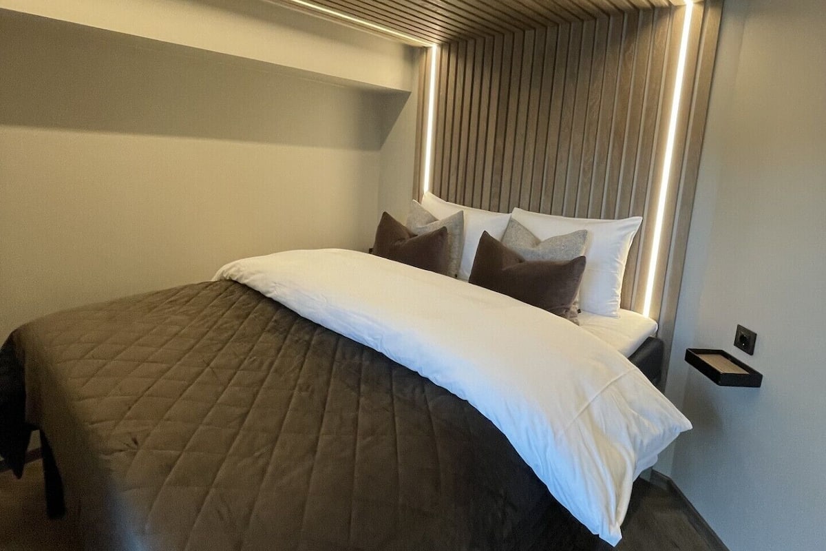 Wolverine Apartment | Soundproofing, free WiFi