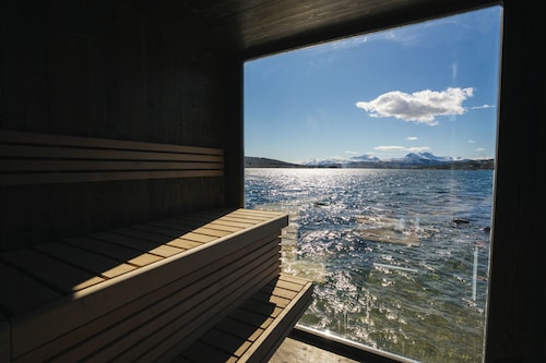 Steam Pier Adventure Hotel
