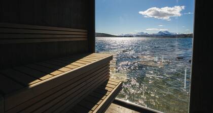 Steam Pier Adventure Hotel