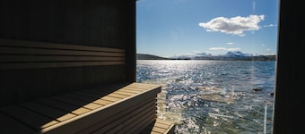 Steam Pier Adventure Hotel