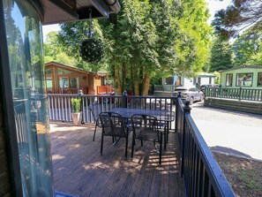 Outdoor dining - Evermore Lodge (Windermere)