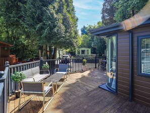 Outdoor dining - Evermore Lodge (Windermere)