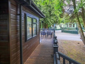 Outdoor dining - Evermore Lodge (Windermere)