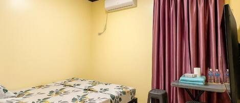 Laptop workspace, free WiFi