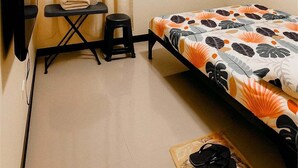 基础双人房, 露台, 花园景观 | 笔记本电脑工作区、隔音、免费 WiFi、床单