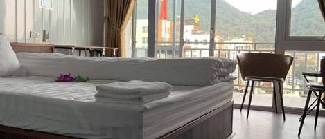 Doppelzimmer, Bergblick | Bügeleisen/Bügelbrett, kostenloses WLAN