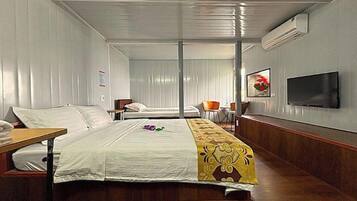 Quarto casal, vista para o jardim | Ferros/tábuas de passar roupa, Wi-Fi de cortesia