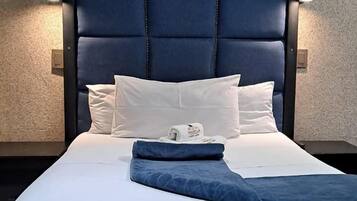 Executive Room | Iron/ironing board, free WiFi