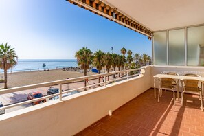 Outdoor dining - Apartment 'Mormor' with Sea View, Wi-Fi and Air Conditioning (Fuengirola)