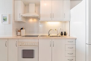 Réfrigérateur, micro-ondes, cafetière/bouilloire