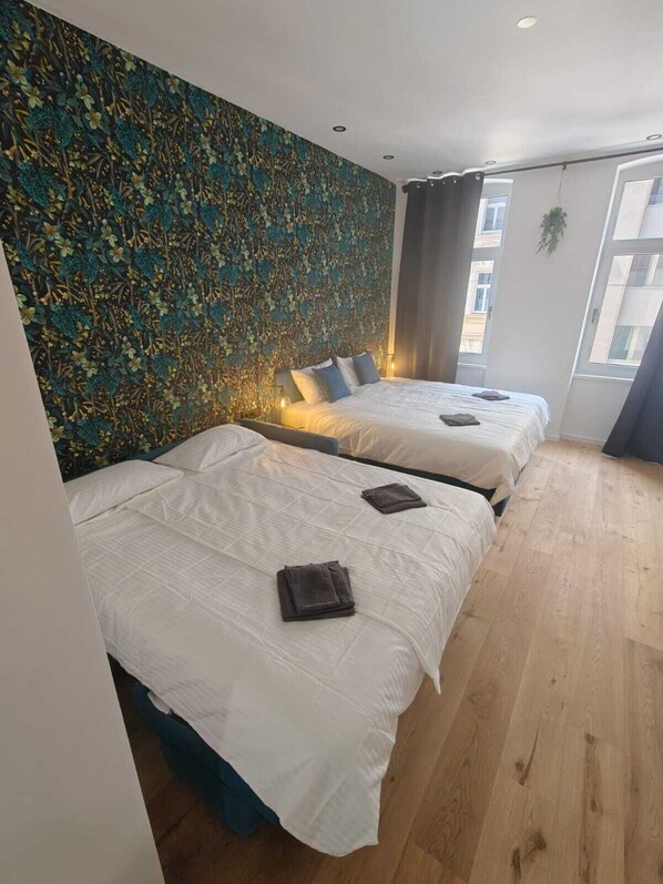 1 habitación, tabla de planchar con plancha y acceso a internet 