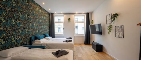 1 bedroom, travel crib, internet, bed sheets