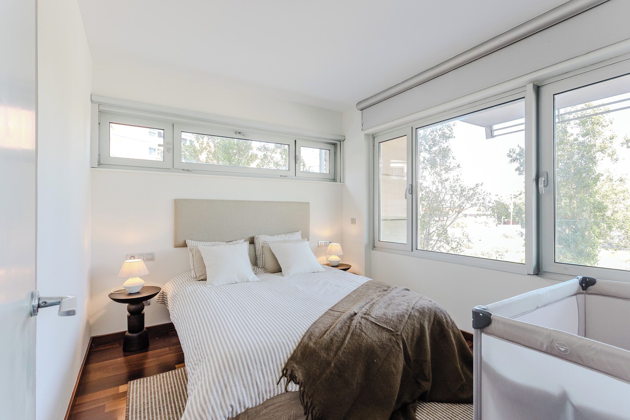 3 habitaciones, tabla de planchar con plancha, wifi y ropa de cama 