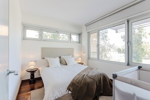 3 多间卧室、熨斗/熨衣板、WiFi、床单