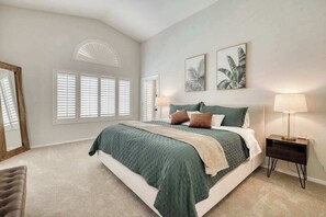 3 Schlafzimmer, Schreibtisch, Bügeleisen/Bügelbrett, Reisekinderbett