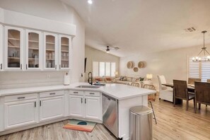 Interior - Desert Oasis | Pool Spa & Putting Green Dogs OK (Peoria)
