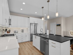 Fridge, microwave, oven, stovetop - Adventure Year-Round, Steps from Powder Mountain 4 bedroom home with Hot Tub (Eden)