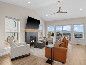 Smart TV, fireplace - Adventure Year-Round, Steps from Powder Mountain 4 bedroom home with Hot Tub (Eden)