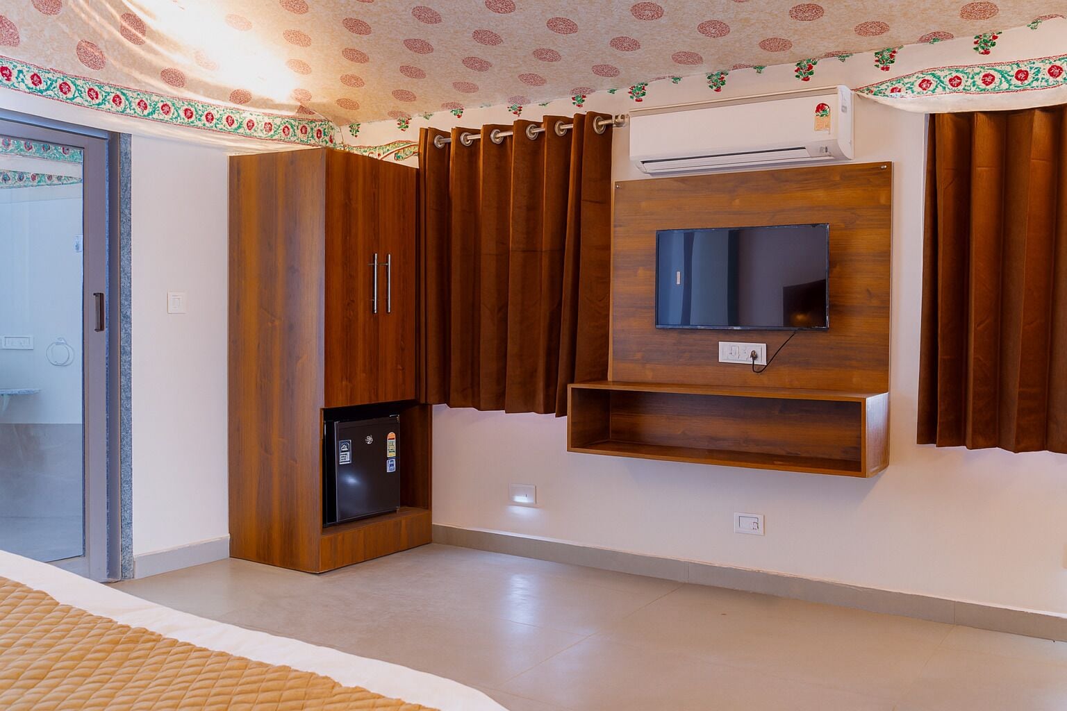 テント | WiFi (無料)