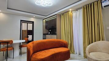 Superior-sviitti, parveke, kaupunkinäköala | Oleskelualue