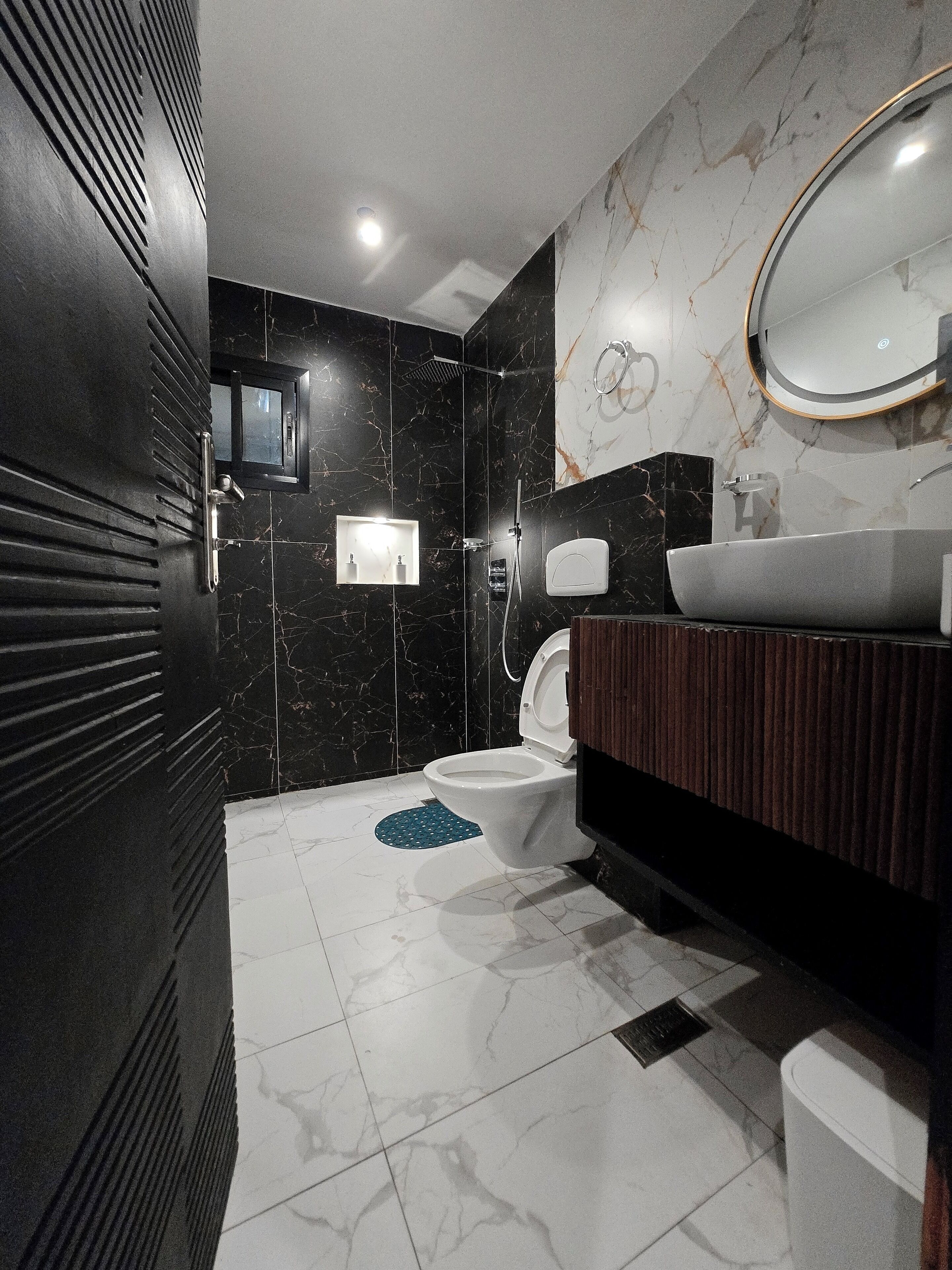 Doppia Standard, vista cortile | Bagno