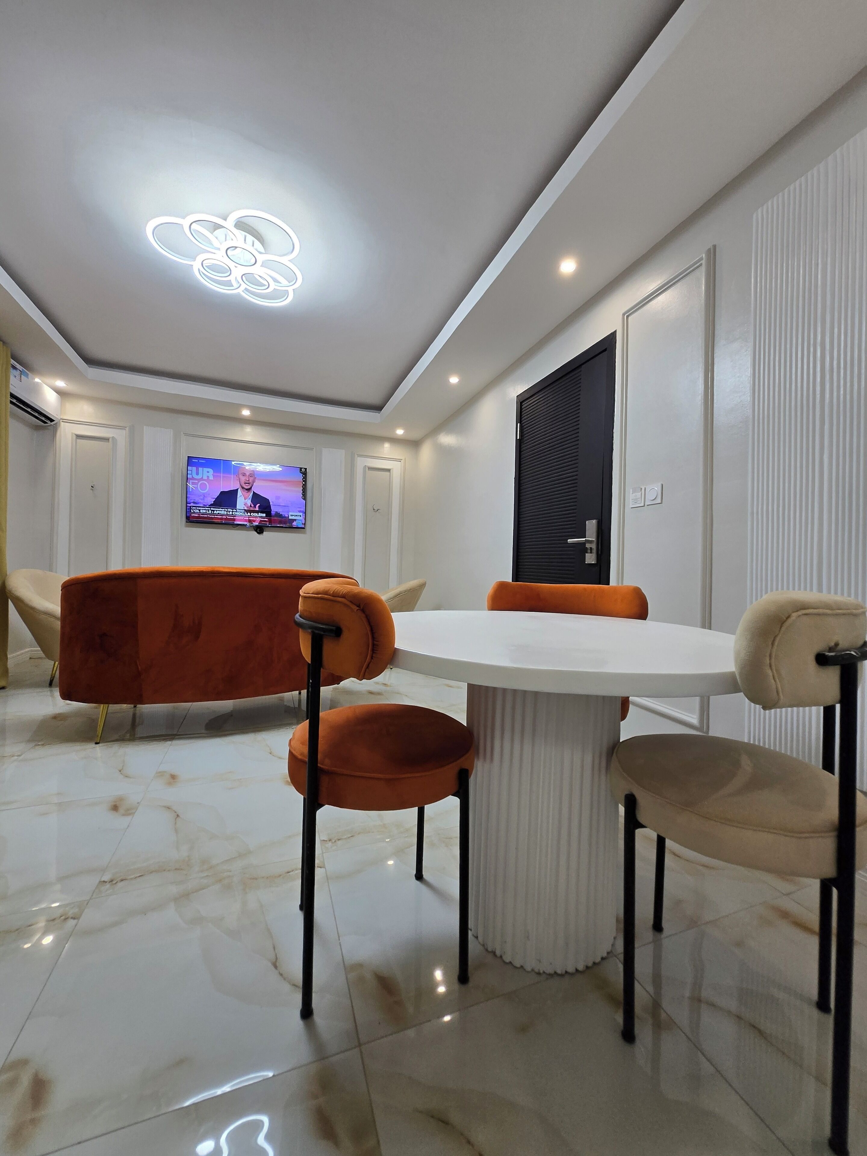 Suite superior, balcón, vistas a la ciudad | Zona de estar