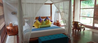 THE JIWA, a tropical Luxury Villa with Ocean Views&Lush Garden near Gili Island