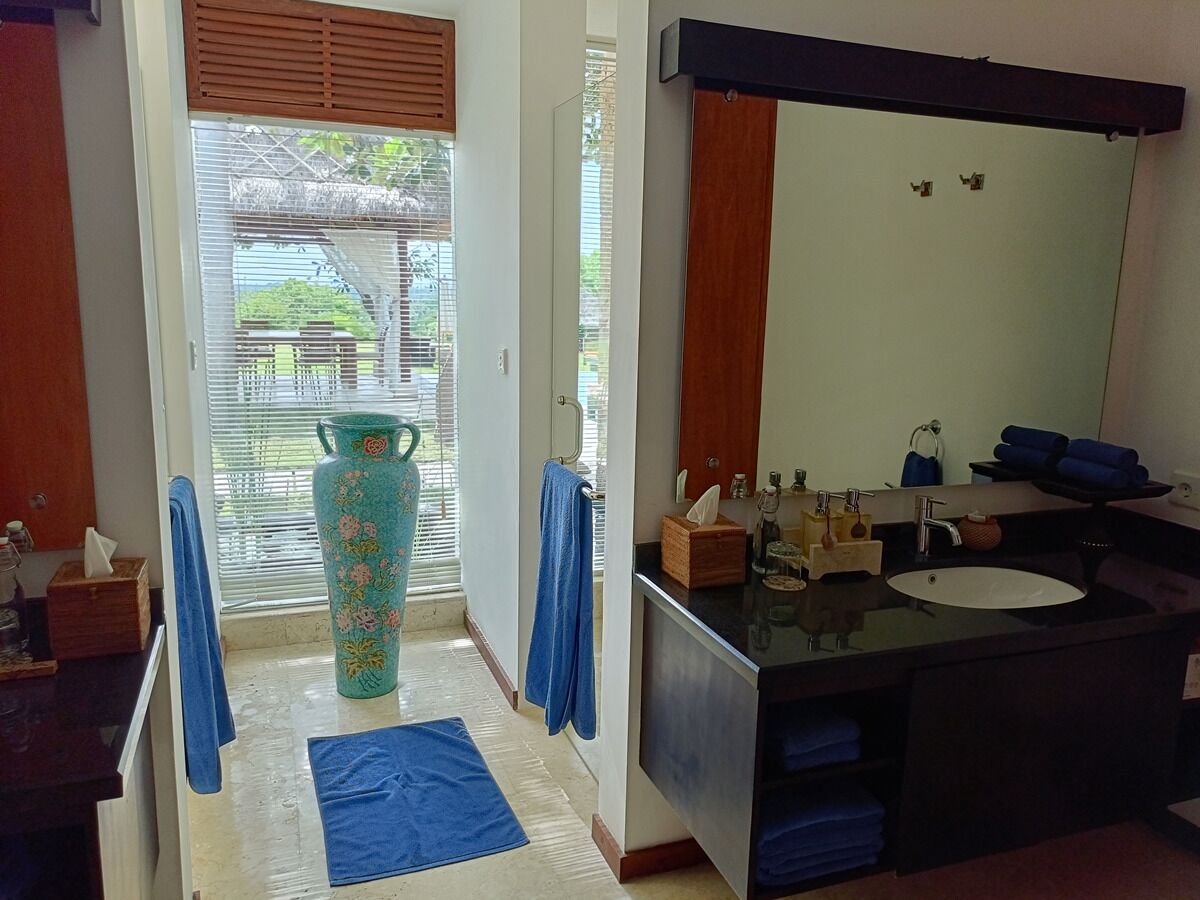 Dusch, handdukar, tvål och toalettpapper