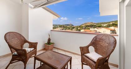Appartement 'Mayor's House' avec vue sur la montagne, terrasse privée et climatisation